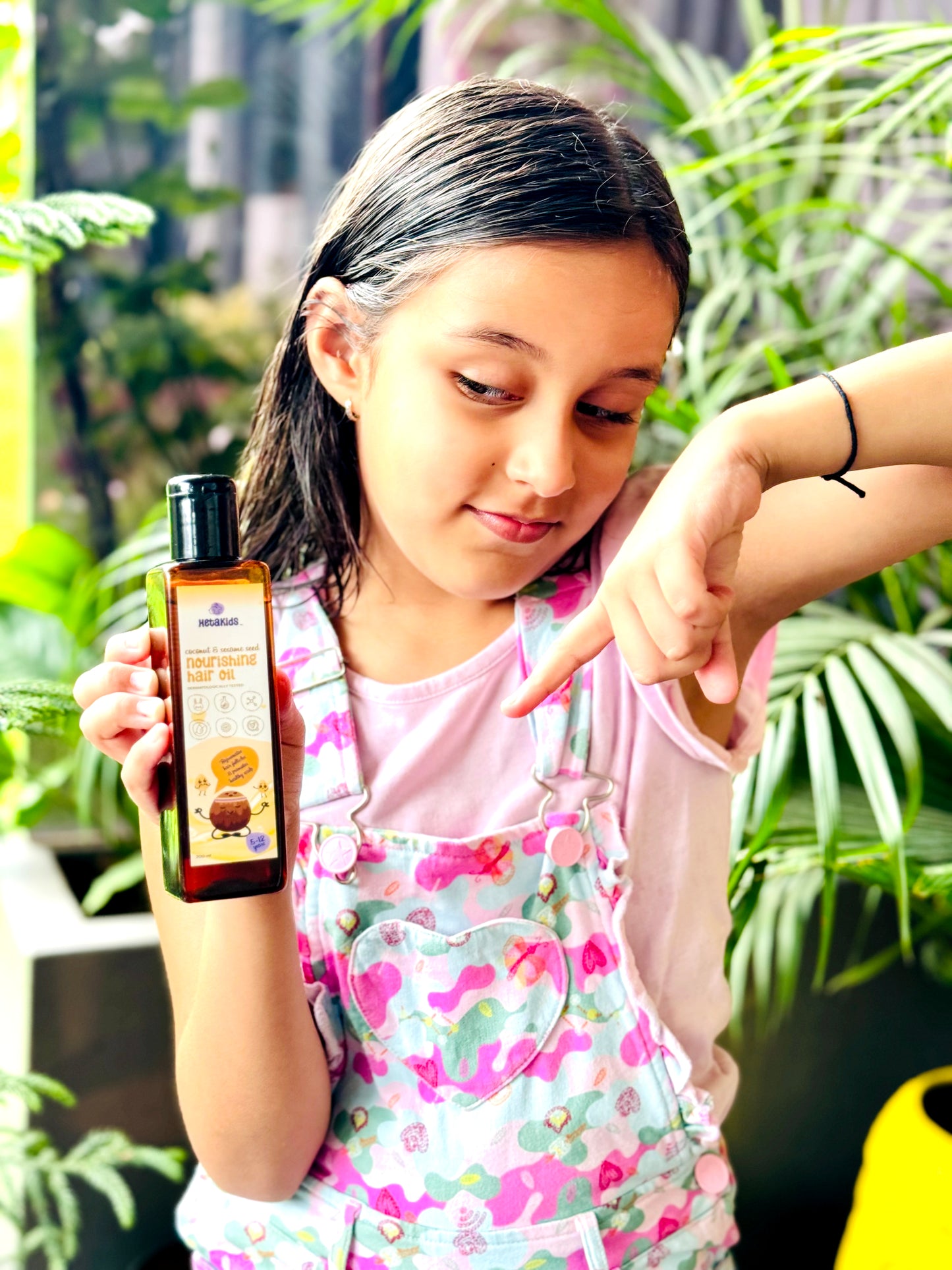 Nourishing Hair Oil with 12 herbs to promote Hair growth and hair strength to Kids.